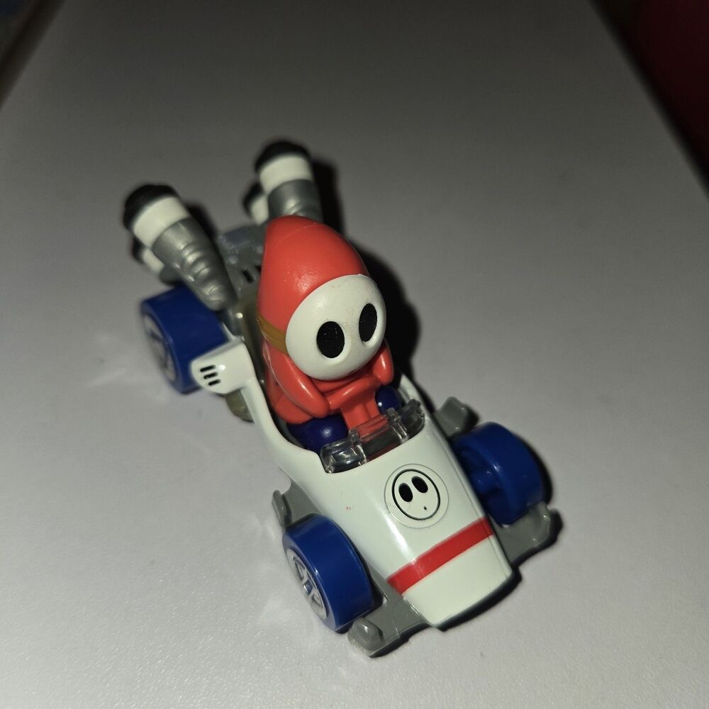 Hot Wheels B DASHER Mario Kart Red Shy Guy Diecast NINTENDO Toy Car (2018)